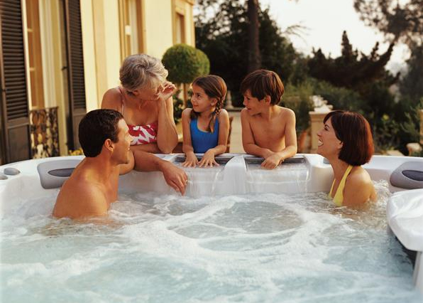 This image has an empty alt attribute; its file name is TEMP-family-swim-spa-1.jpg