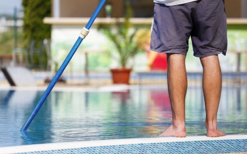 How to Use a Manual Operation Pool Vacuum
