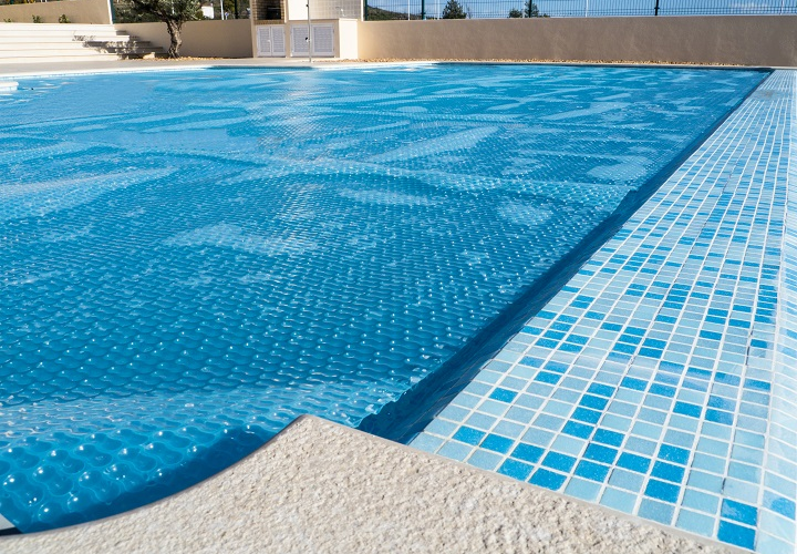 How To Install and Maintain Solar Pool Cover (For Every Kind of Pool)